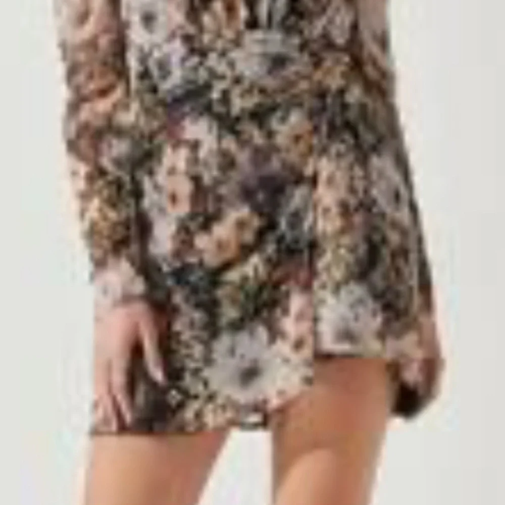 ASTR The Label, Floral Long Sleeve Dress - Picture 9 of 17